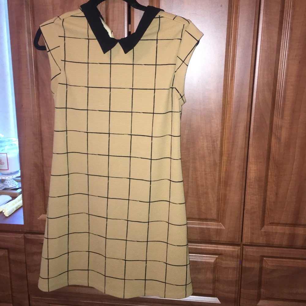 Cutsey patterned dress